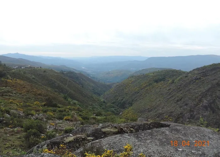 Olhares Do Lobo Фермерский дом